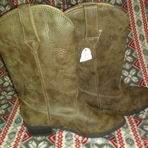 Girls brown size 3 boots NWT